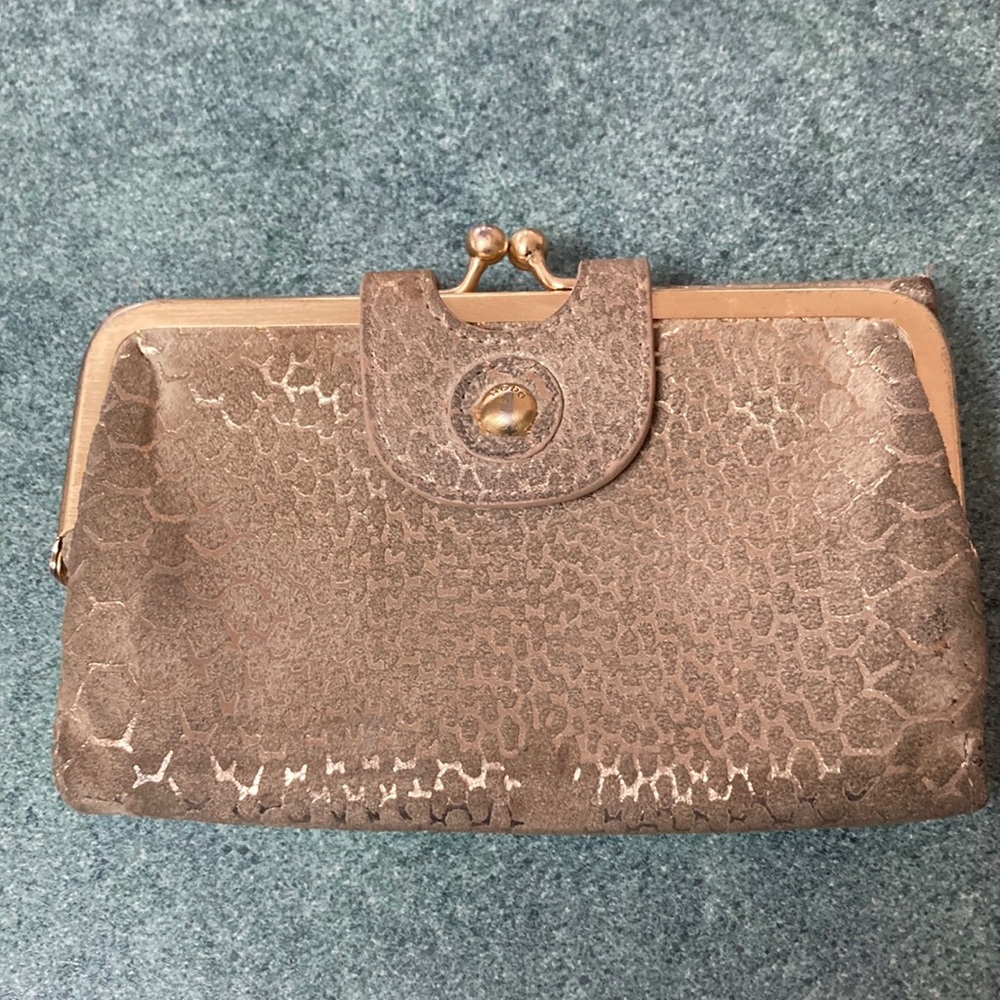 SOLDโผ๏ธ๐Genuine HOBO Beige & Gold Leather Wallet - Picture 1 of 9